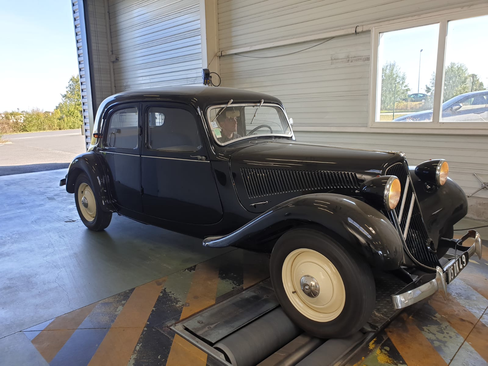 Citroën Traction Avant Vue profil contrôlée au 