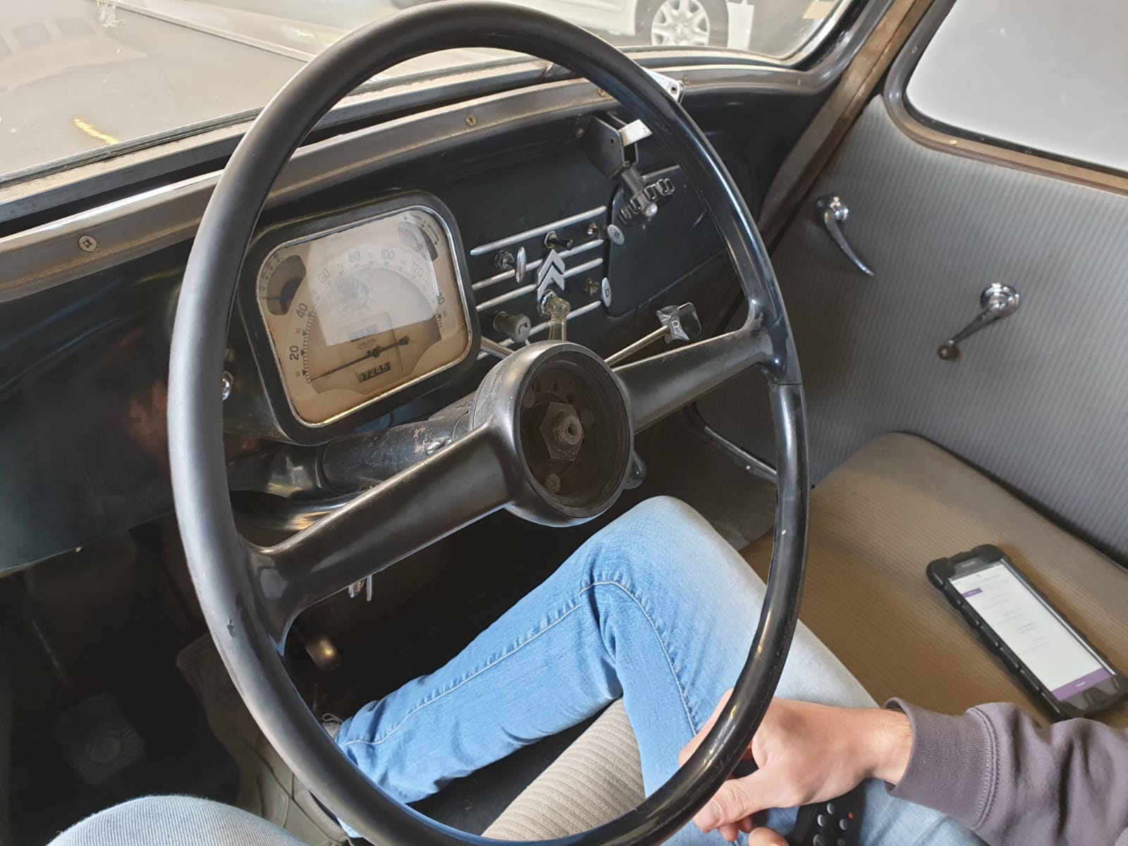 Citroën Traction Avant Vue tableau de bord contrôlée au 