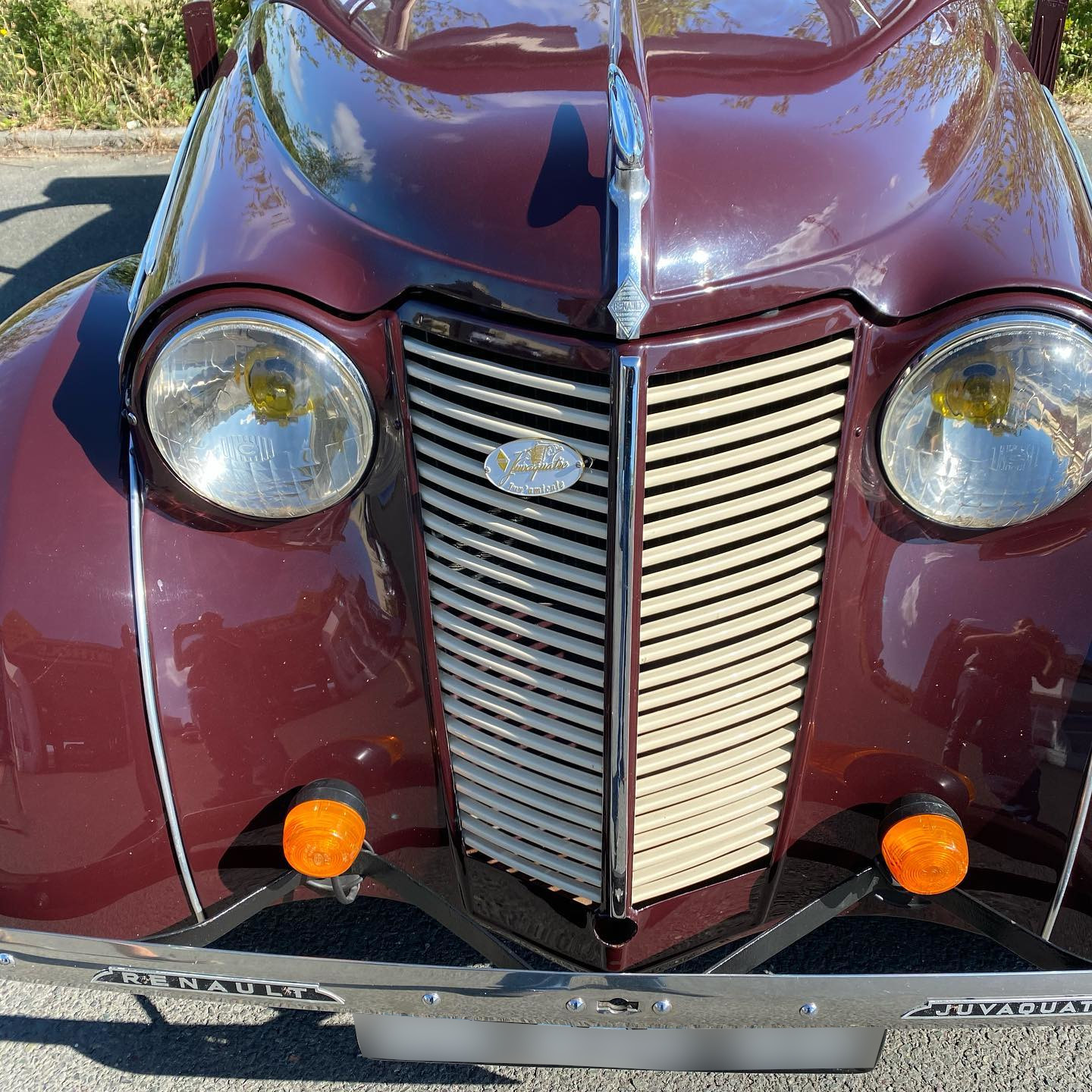 Juvaquatre Vue calandre contrôlée au 