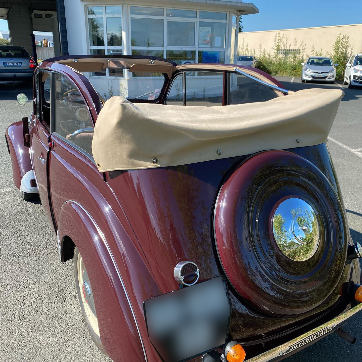 Juvaquatre Vue arrière contrôlée au 