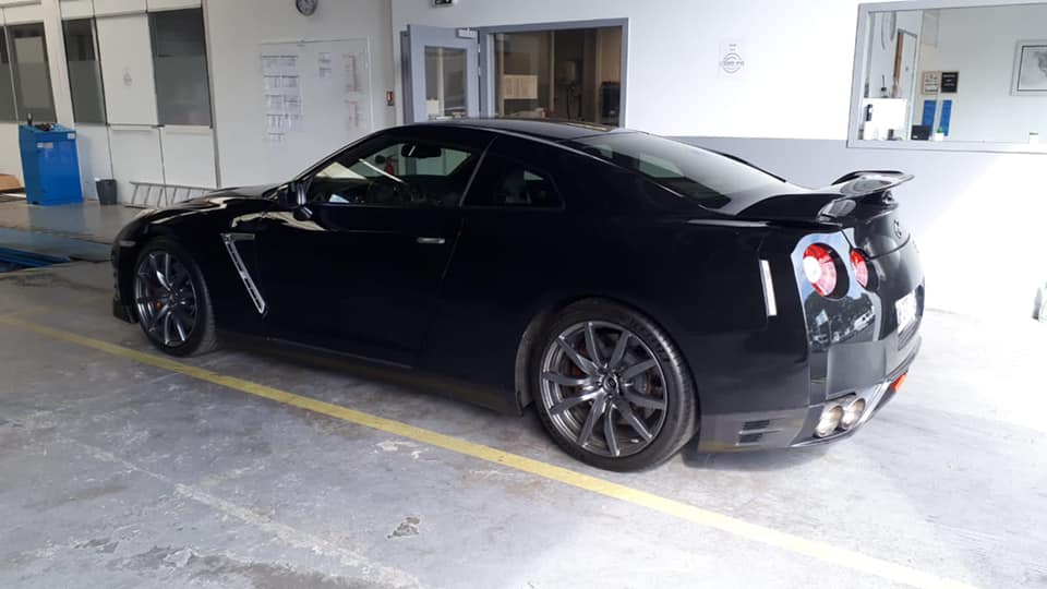 Nissan GTR 2014 Vue arrière gauche contrôlée au Votre centre de contrôle technique automobile, camping cars et utilitaires jusqu'à 3.5 T à Angers, quartier du Carré d'Orgemont, 2 rue du petit damiette.<br>Accueil, explications et services de qualité. Parking et salle d'attente. Réservation en ligne immédiate sans CB.