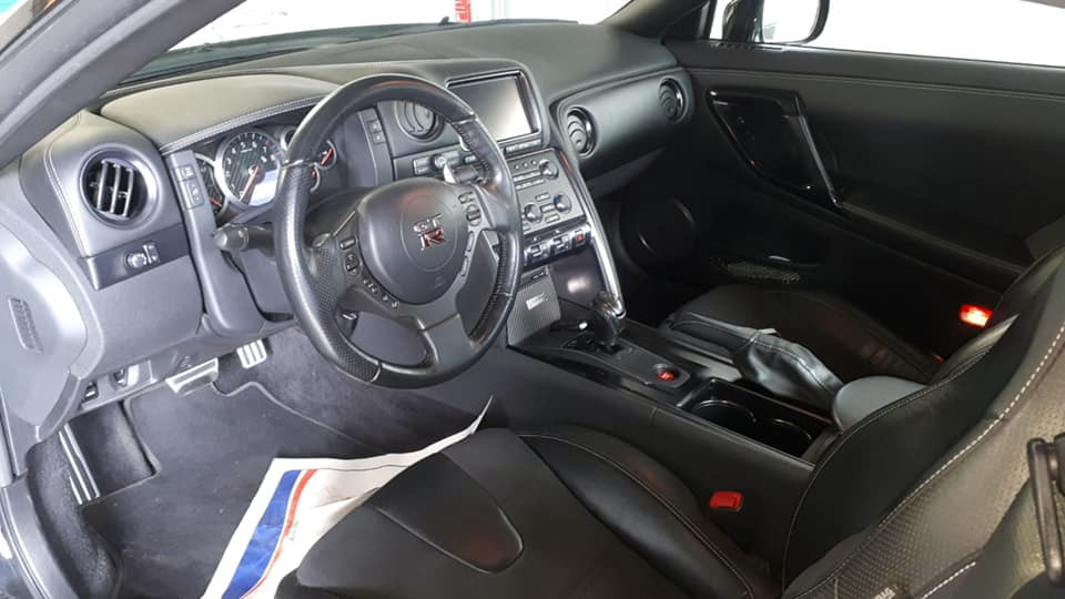 Nissan GTR 2014 Vue intérieur contrôlée au Votre centre de contrôle technique automobile, camping cars et utilitaires jusqu'à 3.5 T à Angers, quartier du Carré d'Orgemont, 2 rue du petit damiette.<br>Accueil, explications et services de qualité. Parking et salle d'attente. Réservation en ligne immédiate sans CB.